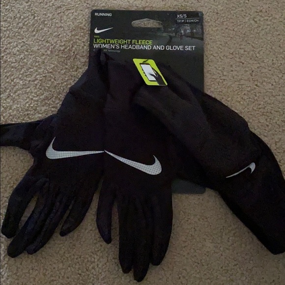 Nike Accessories - Nike Lightweight Fleece Women’s Headband & Gloves